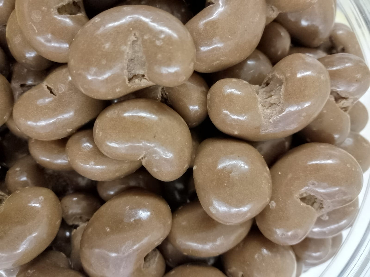 Milk Chocolate Cashews per 100g