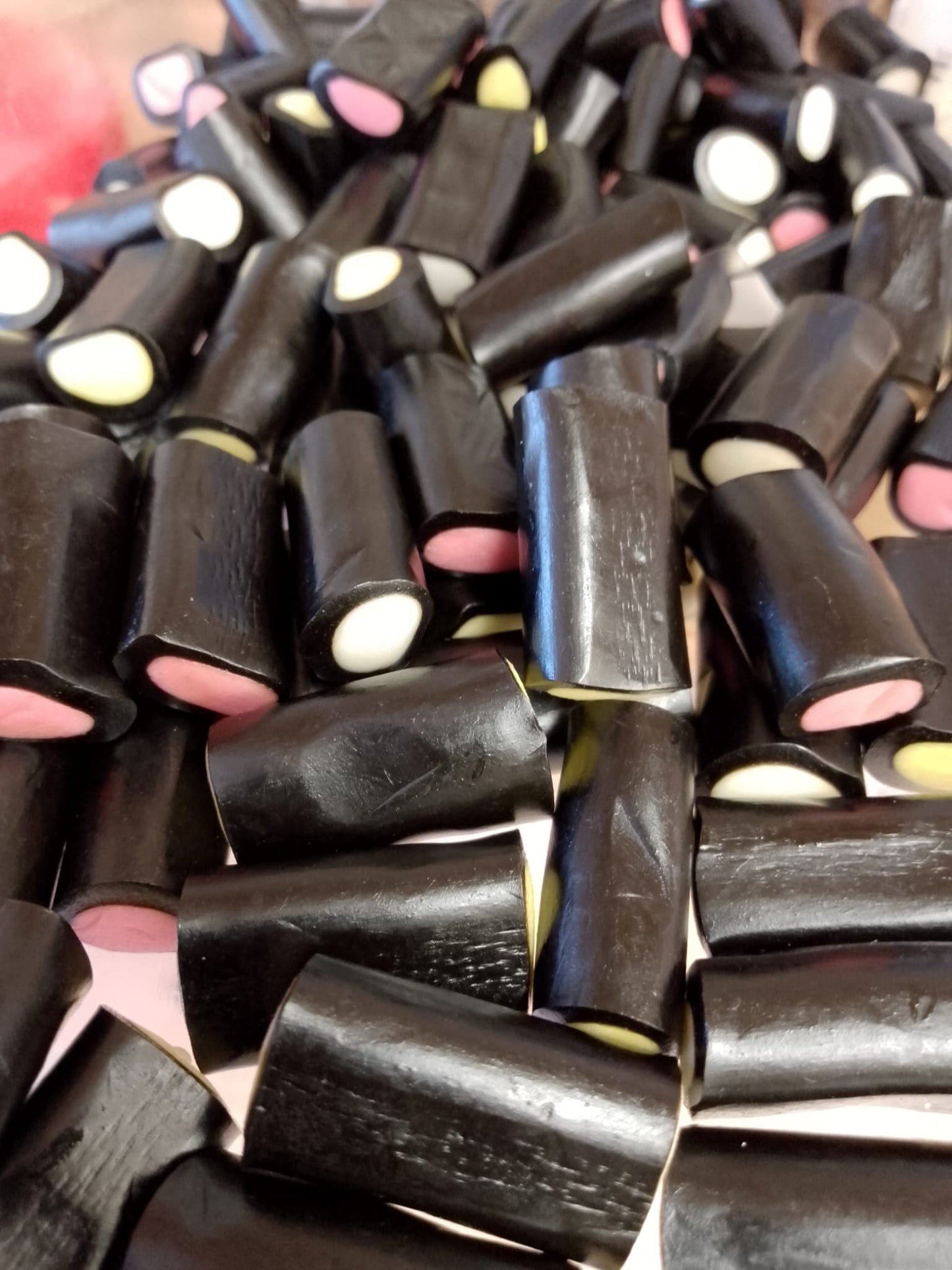 Assorted Licorice Cream Rock per 100g